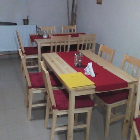 Casa Cosmin Guest House Dobra Ngoại thất bức ảnh